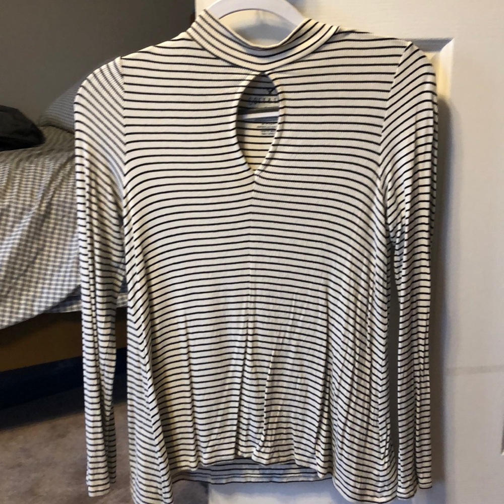 Black and White AE long-sleeve